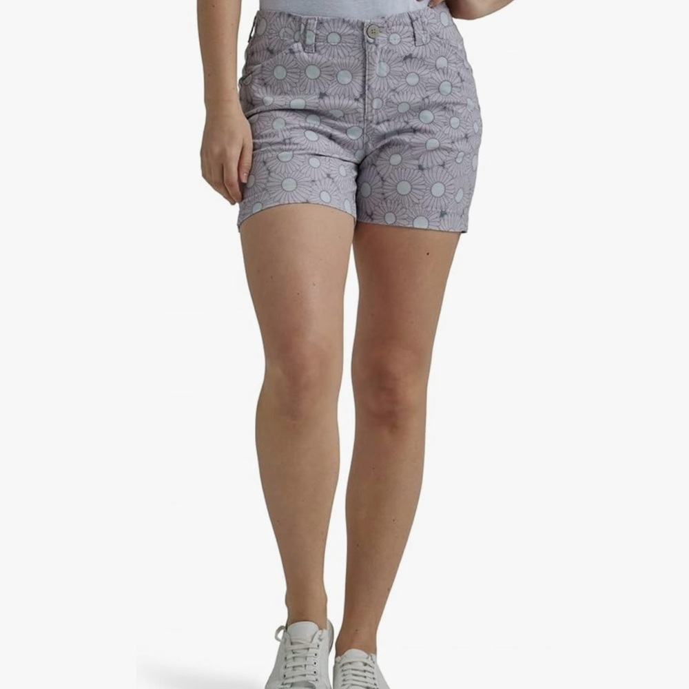 NWT Lee Legendary Style Soft Happy Daisy Women's Mid Rise Shorts